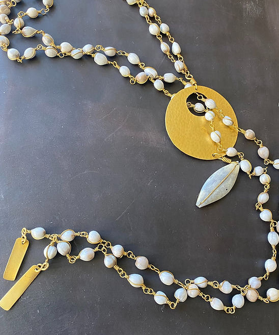 GRAY SEEDS CHARM NECKLACE