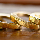 HAMMERED CURVE BAND